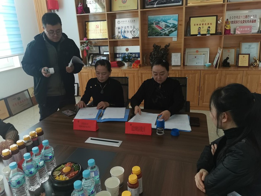 村企合作，黑木耳铺就乡村振兴路